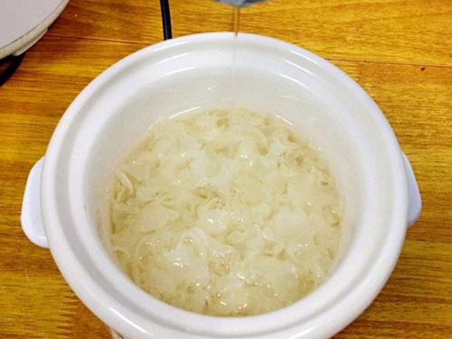 【冰糖银耳莲子羹】步骤3