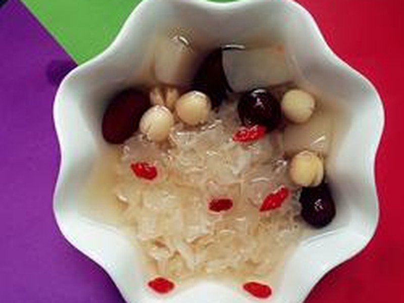 莲子银耳汤