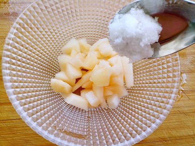 【冰镇雪碧水果饮】步骤4