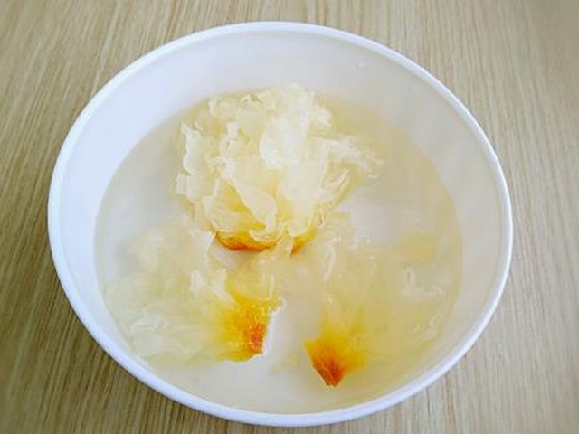 【桔子银耳糖水】步骤2