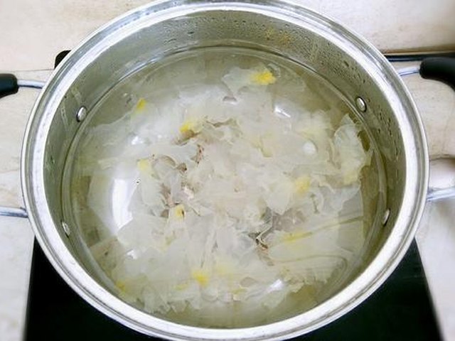 【桔子银耳糖水】步骤3