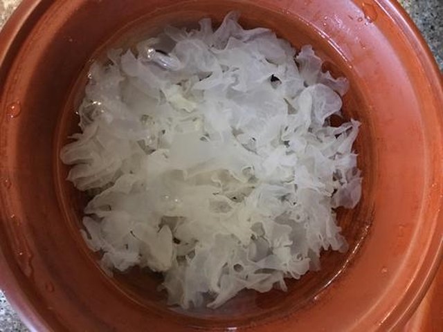 【荸荠玉米银耳羹】步骤1