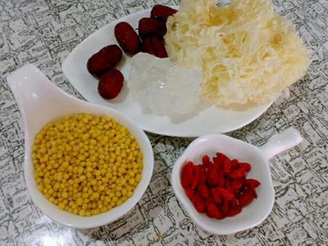 【银耳绿豆汤】步骤1