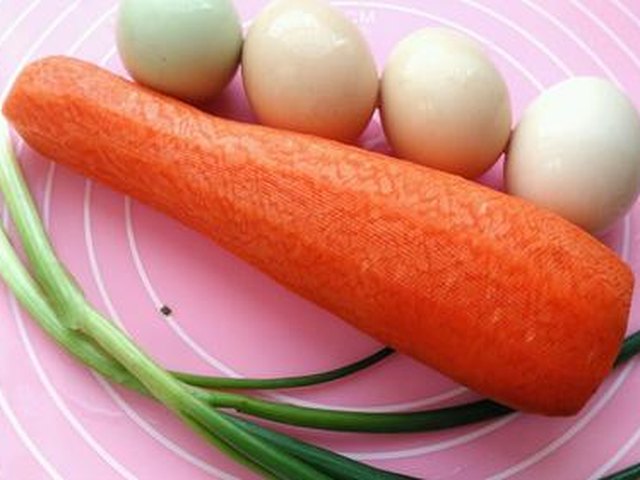 【胡萝卜鸡蛋饼】步骤1