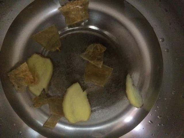 【花胶海底椰瑶柱排毒汤】步骤2
