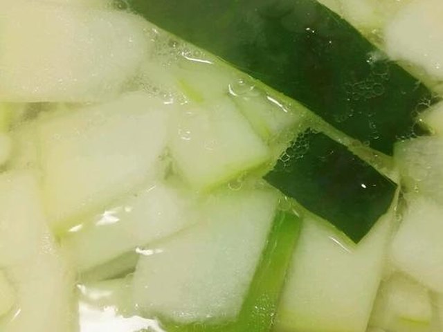 【冬瓜肉片汤】步骤3