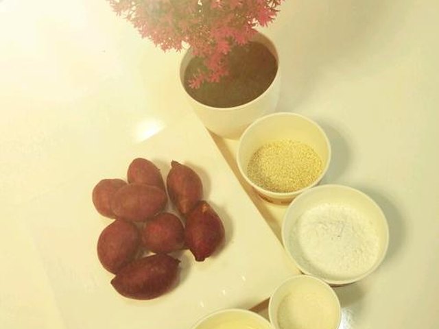 【豆浆紫薯芝麻饼】步骤1