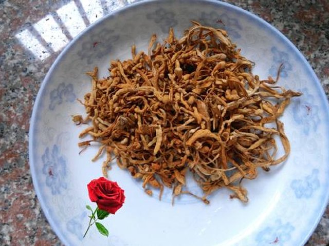 【鱼翅花胶汤】步骤3