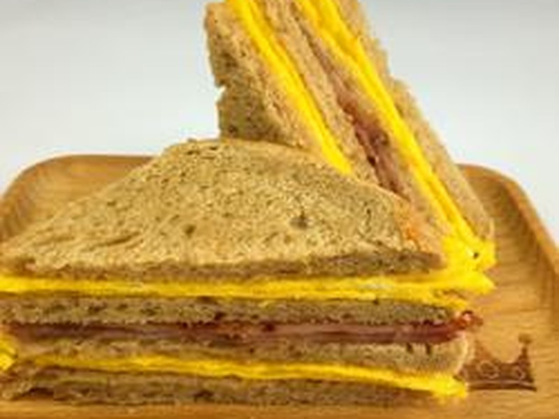 火腿鸡蛋三明治