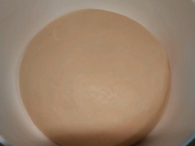 【雪花豆沙面包】步骤2