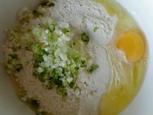 【胡萝卜鸡蛋葱油饼】步骤3