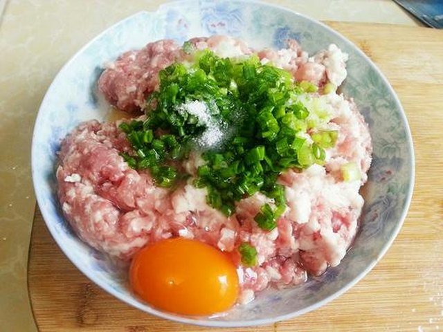 【猪肉春卷】步骤2