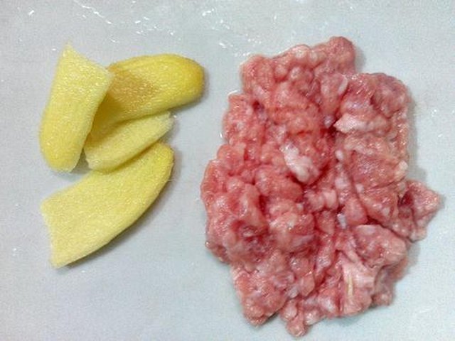 【口蘑肉沫汤】步骤2