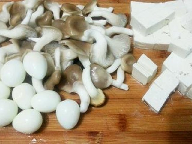 【蛤蜊鹌鹑蛋豆腐羹】步骤4