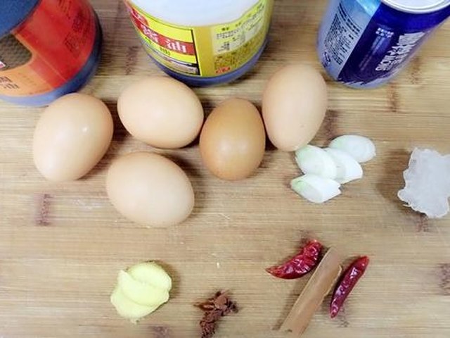 【啤酒煮鸡蛋】步骤1