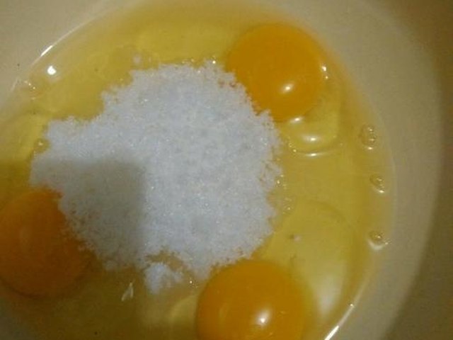 【海绵杯子蛋糕】步骤1