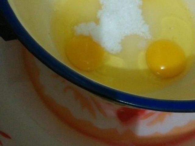 【海绵杯子蛋糕】步骤2