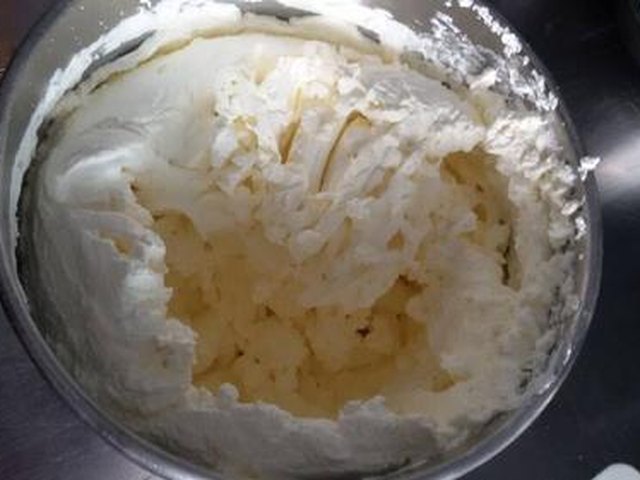 【雪域草莓裸蛋糕】步骤1