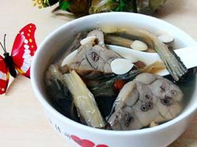 菜干南北杏煲猪肺汤