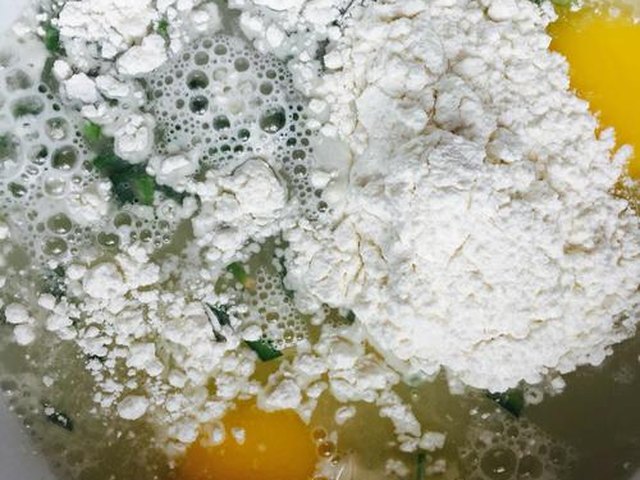 【韭菜鸡蛋饼】步骤4