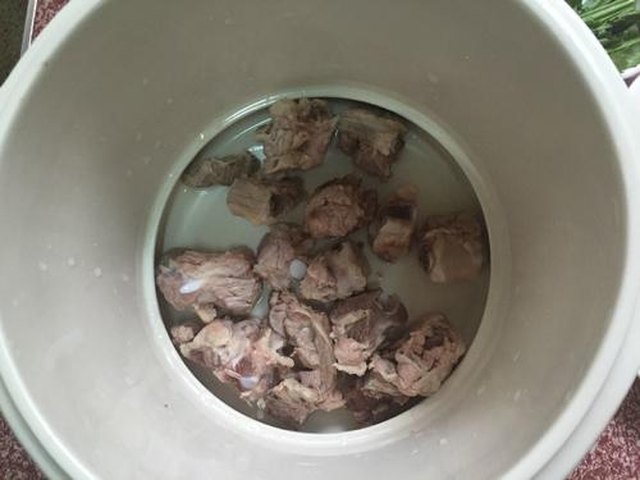 【胡萝卜炖排骨】步骤4