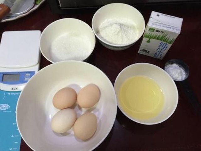 【原味蛋糕卷】步骤1