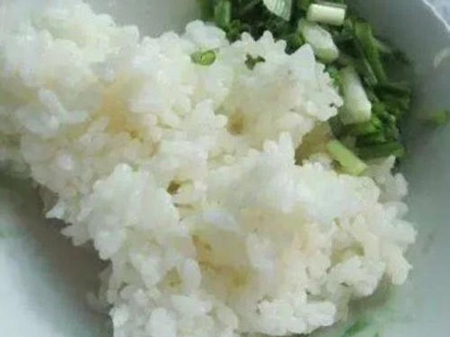 【鸡蛋脆米饼】步骤1