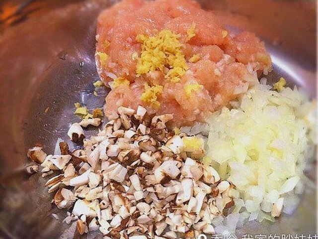 【温暖之心--鸡脯奶酪肉包】步骤1