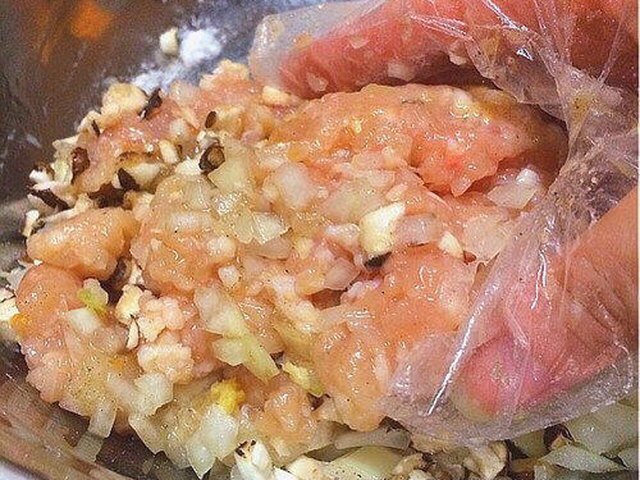 【温暖之心--鸡脯奶酪肉包】步骤3