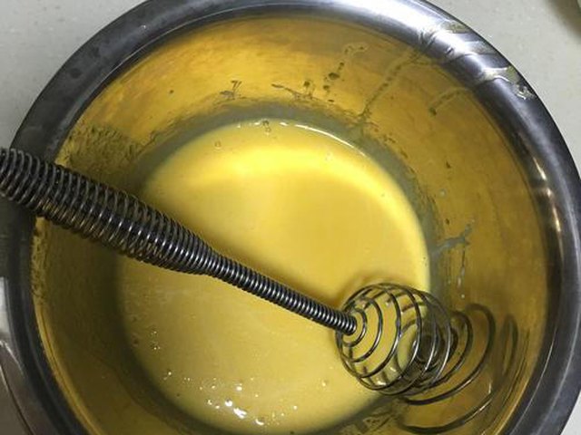 【草莓酸奶蛋糕卷】步骤3