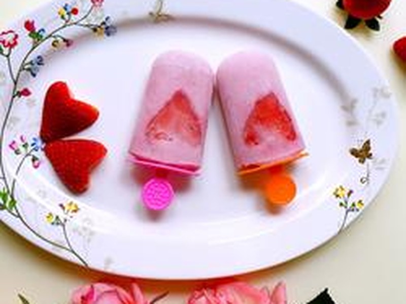 草莓牛奶冰棒
