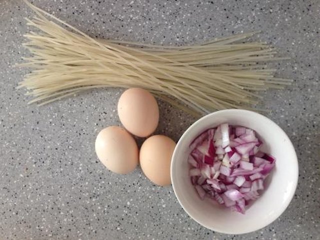 【洋葱米线蛋饼】步骤1