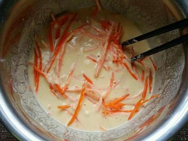 【红萝卜玉米面饼】步骤3