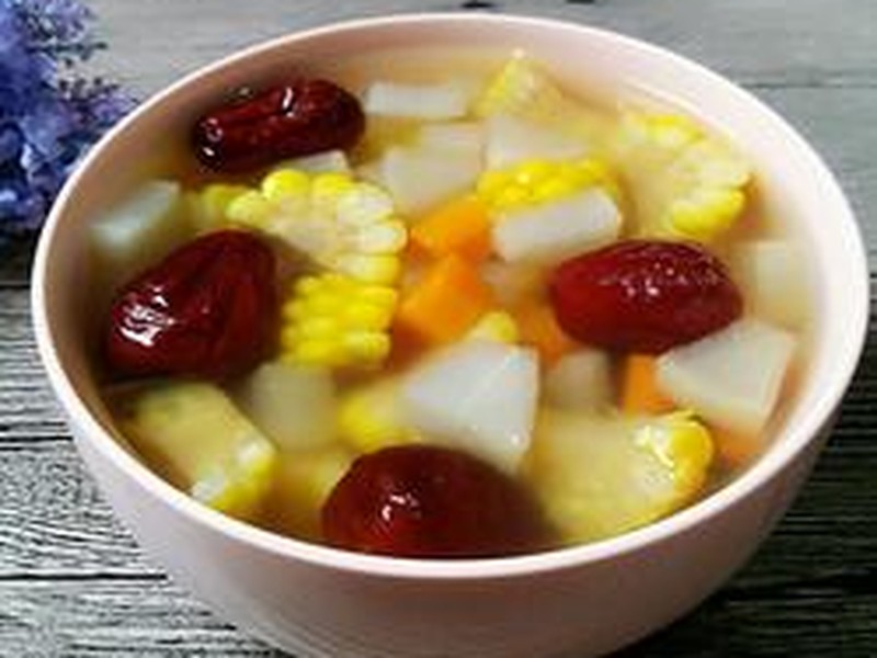 萝卜红枣玉米汤