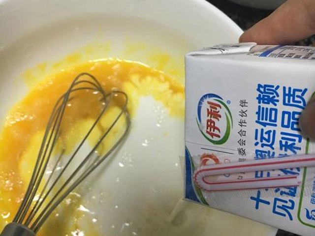 【笑脸鸡蛋布丁】步骤2