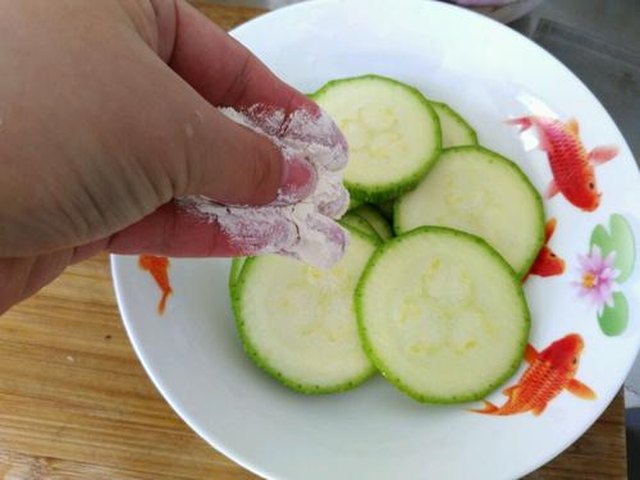 【香煎西葫芦饼】步骤3