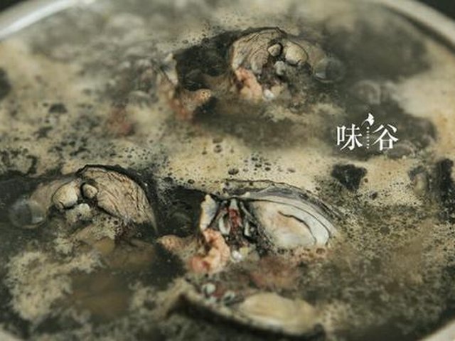 【首乌乌鸡汤】步骤3