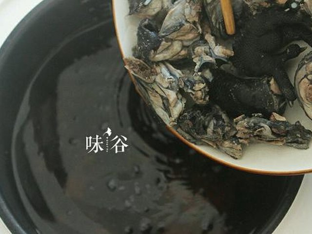【首乌乌鸡汤】步骤4