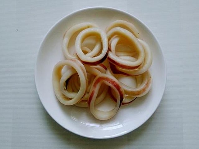 【酥炸鱿鱼圈】步骤1