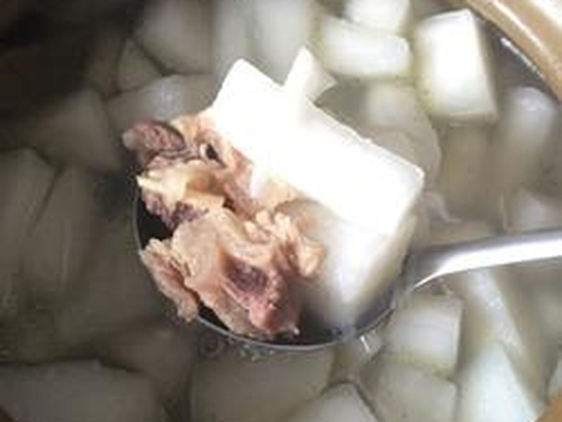 白萝卜牛腩汤