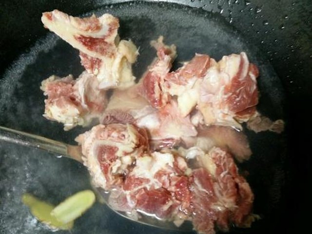 【美味的牛骨汤】步骤1