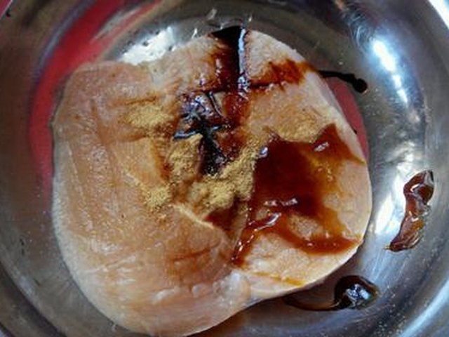 【香酥炸鸡排】步骤2