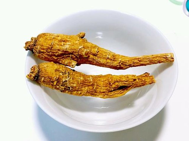 【花旗蔘乳鴿湯】步骤1