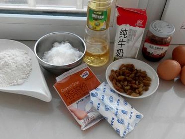 【葡萄干果酱蛋糕卷】步骤1