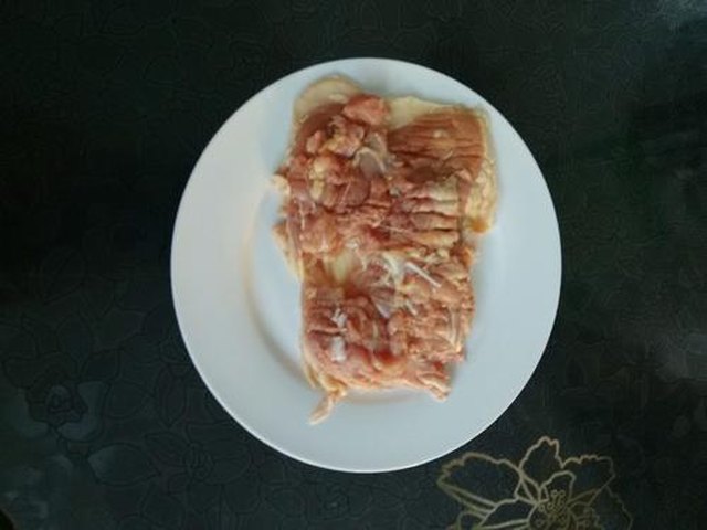 【香酥炸鸡排】步骤2