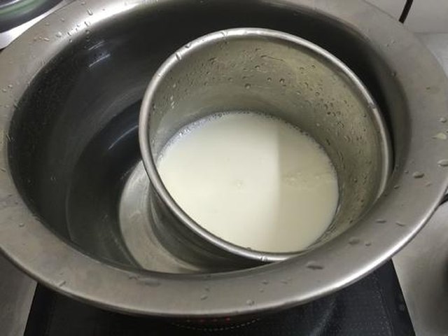【蓝莓慕斯蛋糕】步骤3