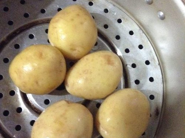 【鲜虾土豆丸】步骤1