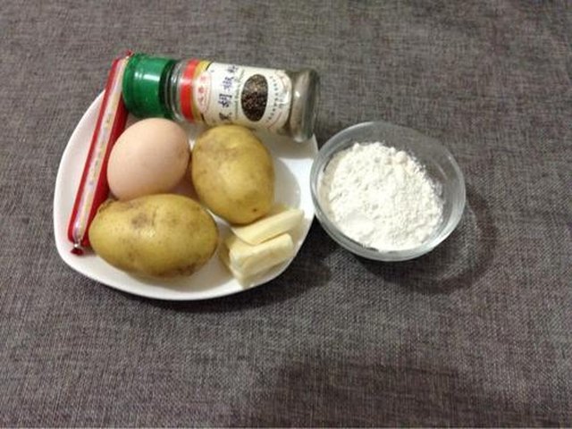 【土豆鸡蛋饼】步骤1
