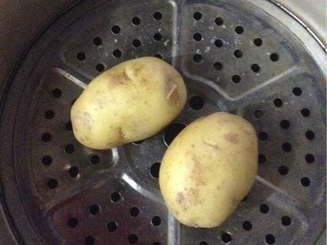 【土豆鸡蛋饼】步骤2