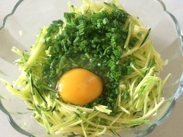 【嫩南瓜鸡蛋煎饼】步骤3